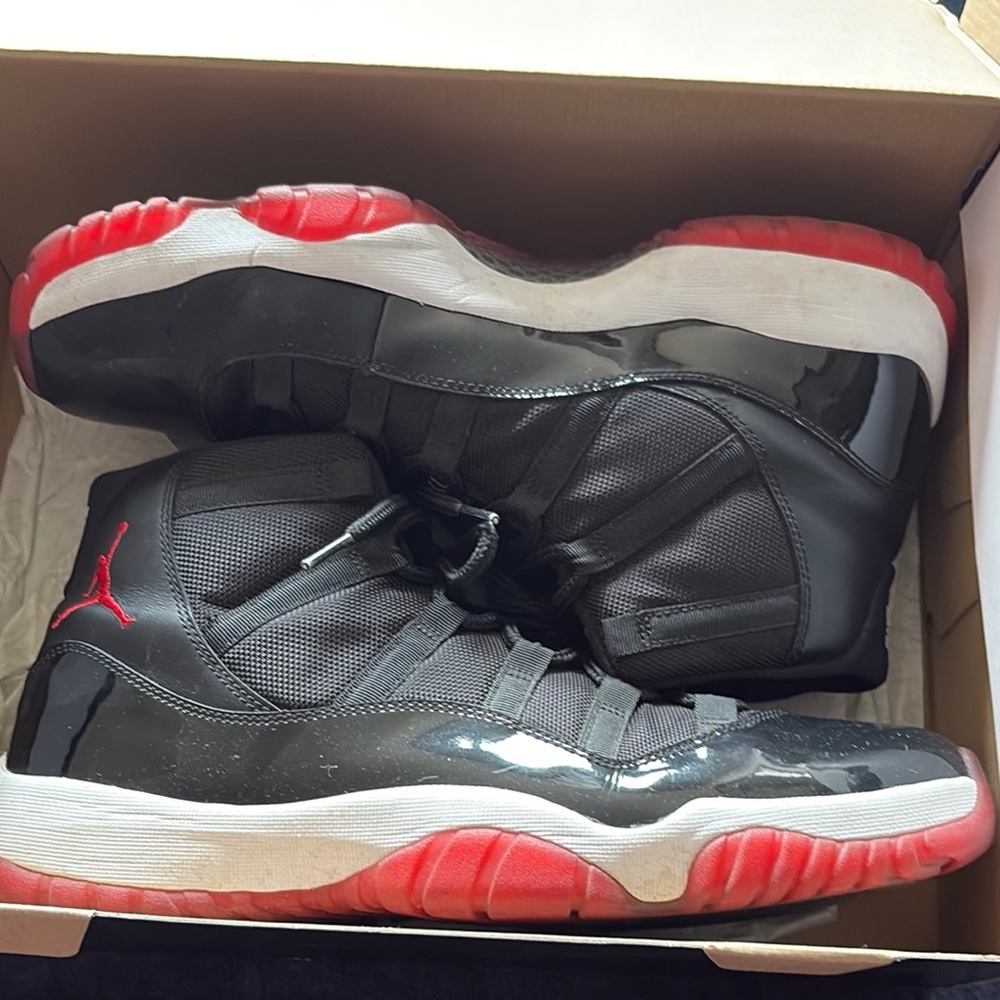 Retro Air Jordan 11 (Breds)